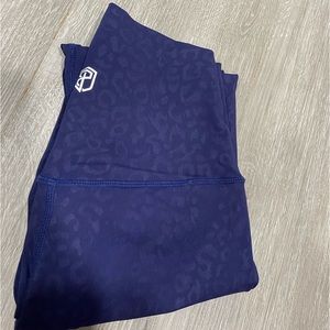 Born primitive leggings, blue cheetah print, Size small